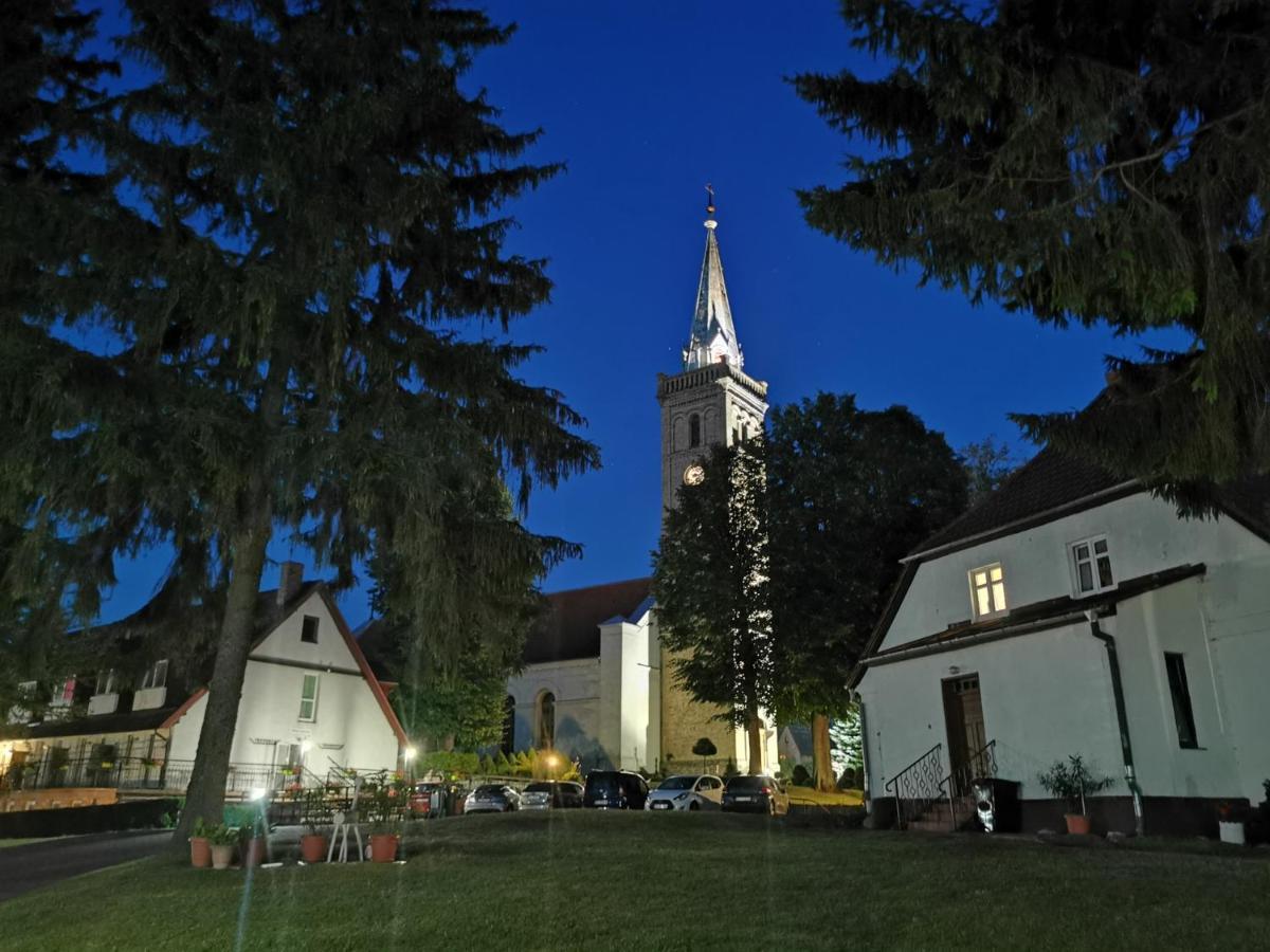 Dom Goscinny Mikołajki Kültér fotó